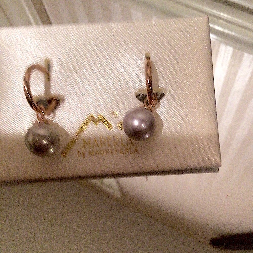 NWT Mallorca Maperla removal grey pearl on hoop earrings